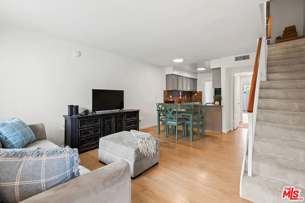 6221 Morse Avenue, North Hollywood, California 91606 home-pic-1